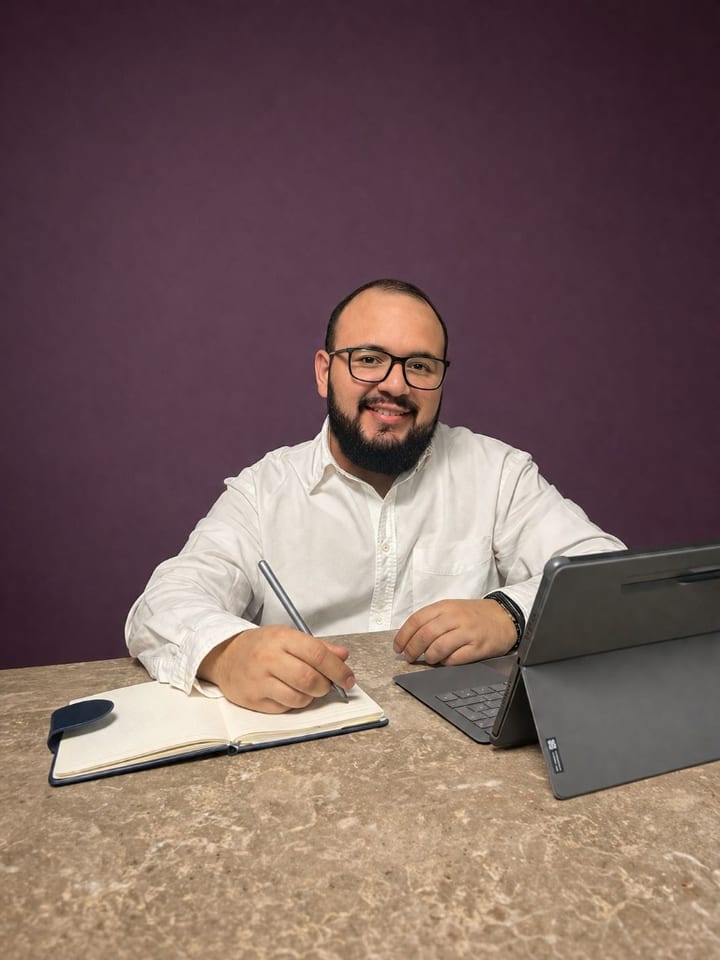 Lic. Ernesto Mejía — Psicólogo Clínico de Centro Amaré