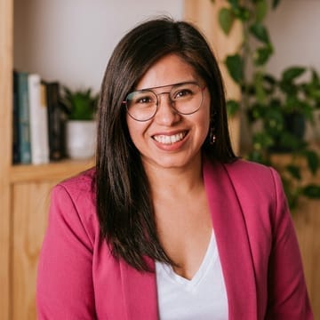 Mtra. Iris Alarcón — Directora Clínica y Psicóloga Colegiada JVPP